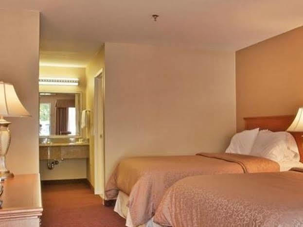 Burbank Inn And Suites Exteriér fotografie