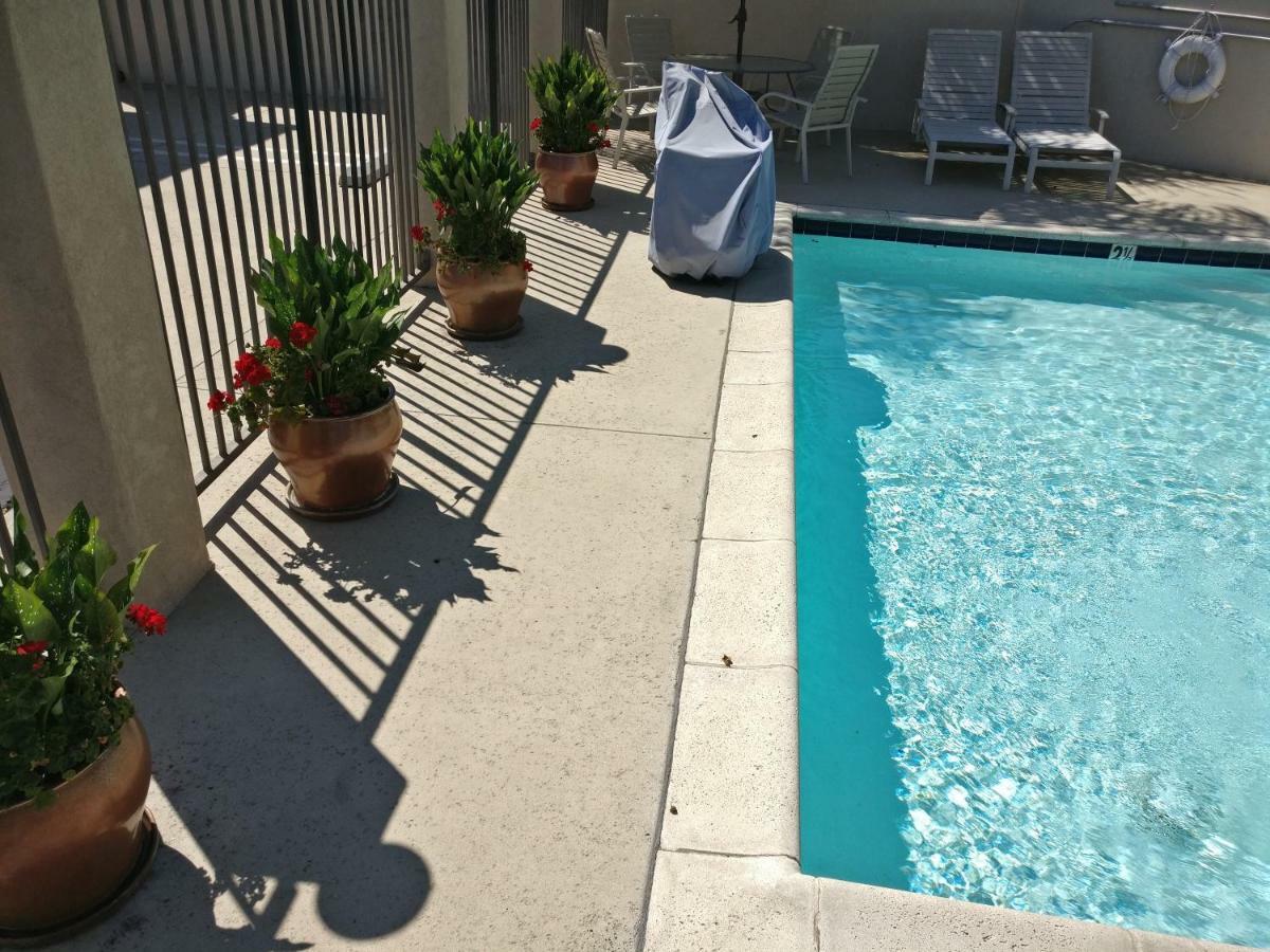 Burbank Inn And Suites Exteriér fotografie