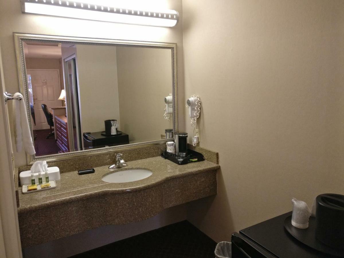 Burbank Inn And Suites Exteriér fotografie