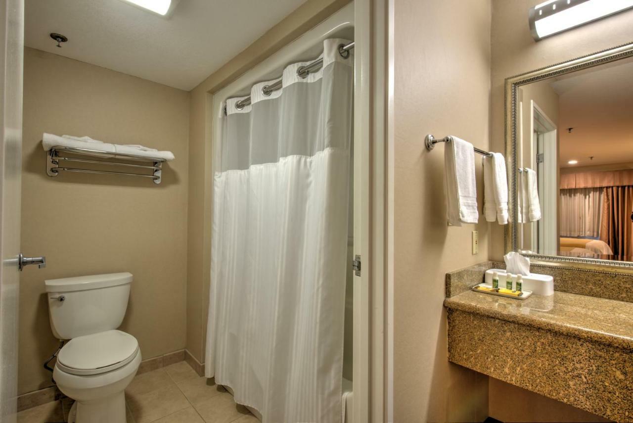 Burbank Inn And Suites Exteriér fotografie