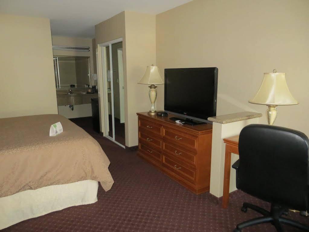 Burbank Inn And Suites Exteriér fotografie
